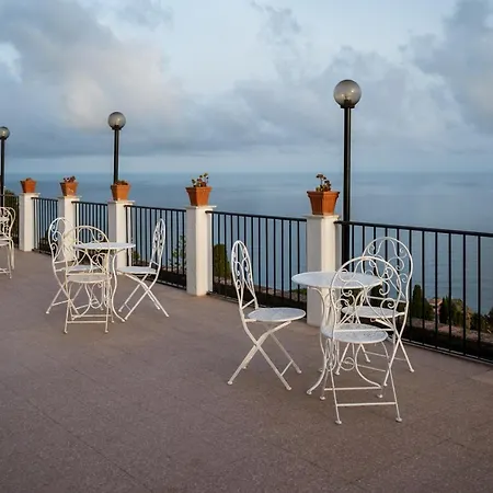 מלון Elios Tao 3*